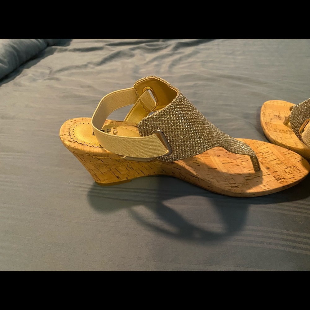 White mountain cork wedges